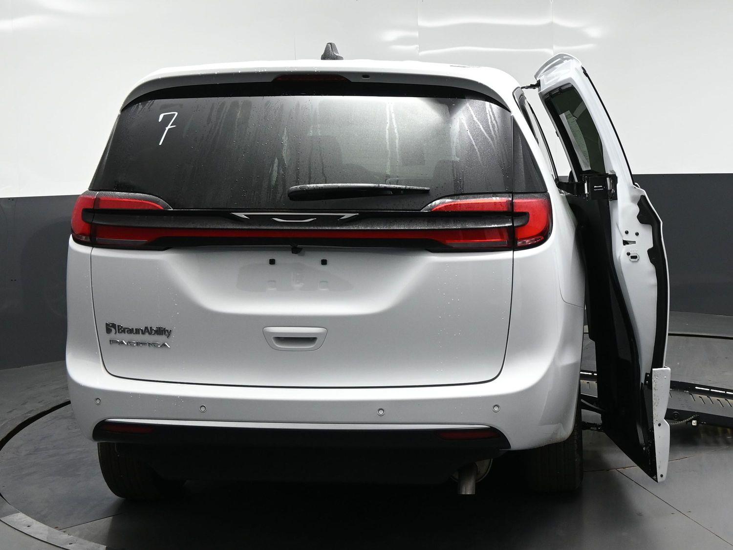 New 2027 Chrysler Pacifica Select