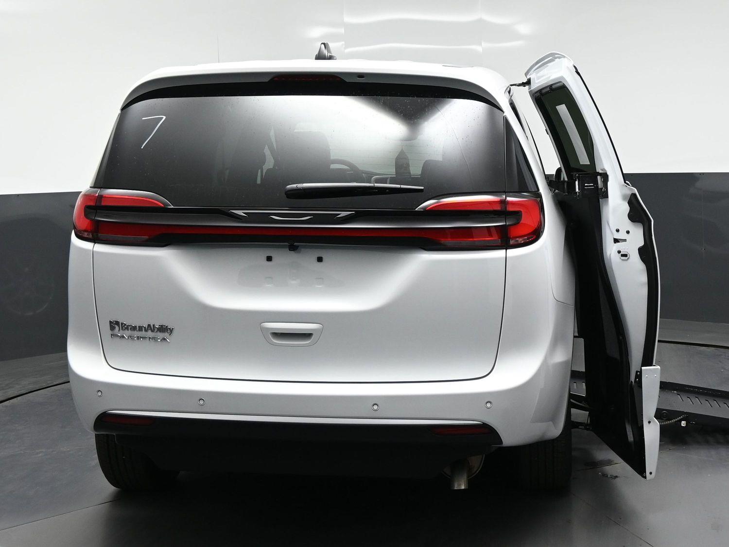 New 2027 Chrysler Pacifica Select