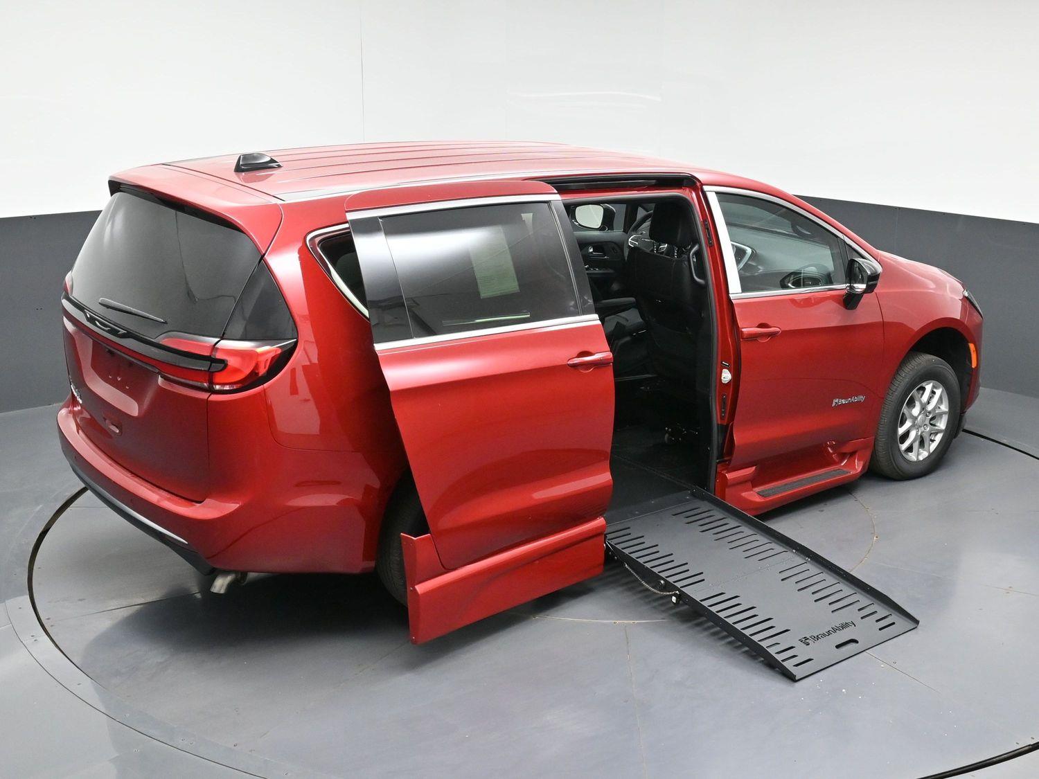 New 2027 Chrysler Pacifica Select