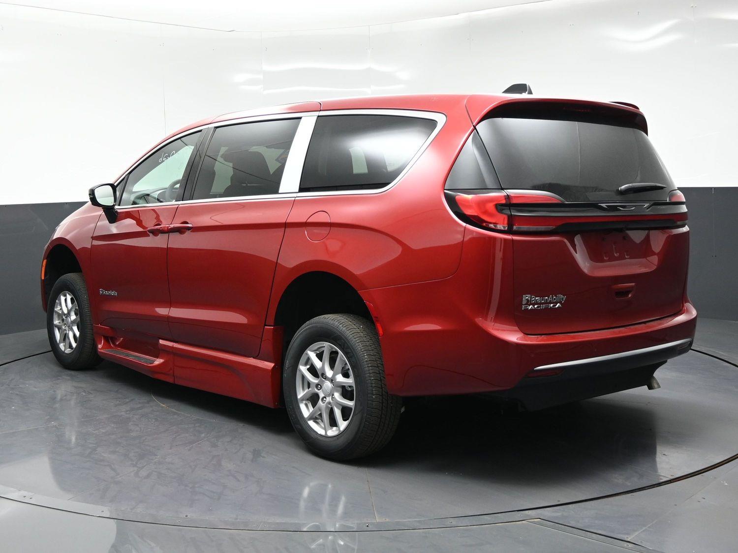 New 2027 Chrysler Pacifica Select