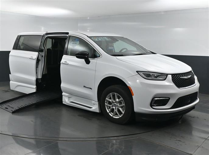Certified Pre-Owned 2024 Chrysler Pacifica Touring L