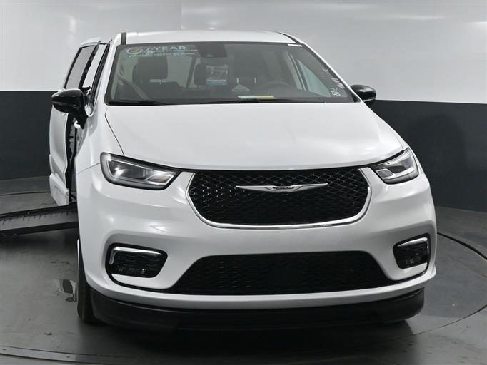 Certified Pre-Owned 2024 Chrysler Pacifica Touring L