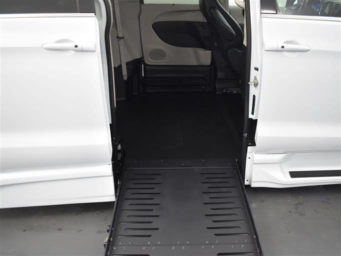 Certified Pre-Owned 2024 Chrysler Pacifica Touring L