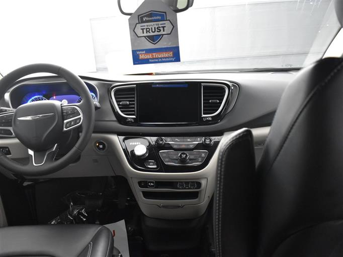 Certified Pre-Owned 2024 Chrysler Pacifica Touring L