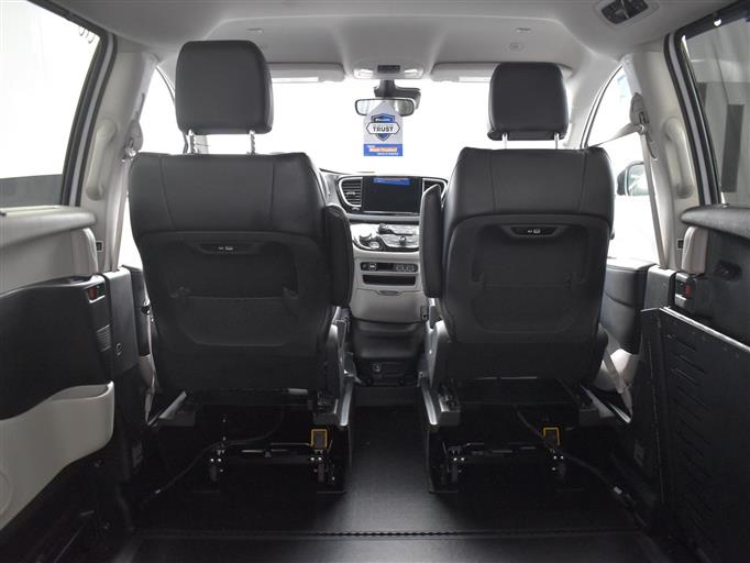 Certified Pre-Owned 2024 Chrysler Pacifica Touring L