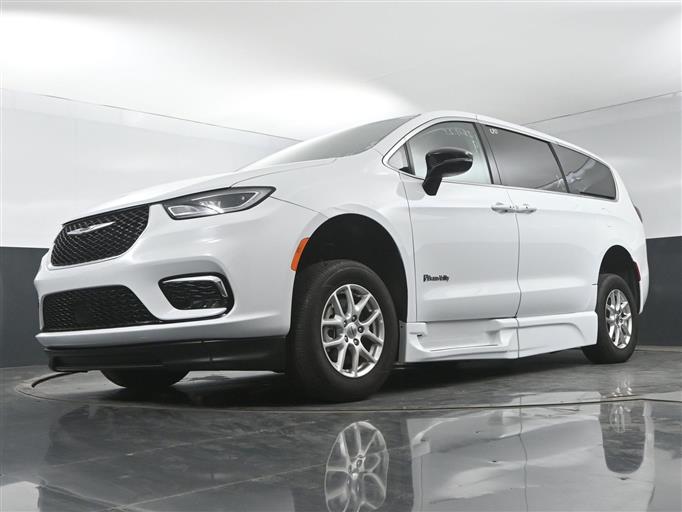 Certified Pre-Owned 2024 Chrysler Pacifica Touring L