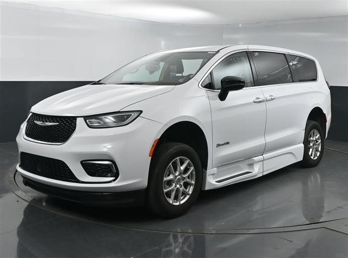 Certified Pre-Owned 2024 Chrysler Pacifica Touring L
