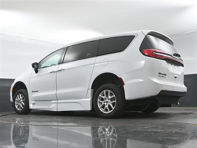 Certified Pre-Owned 2024 Chrysler Pacifica Touring L