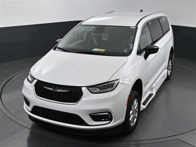 Certified Pre-Owned 2024 Chrysler Pacifica Touring L