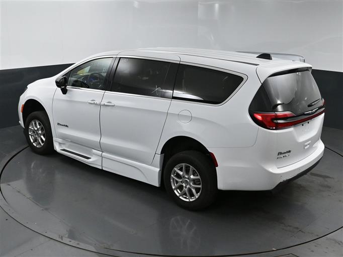 Certified Pre-Owned 2024 Chrysler Pacifica Touring L