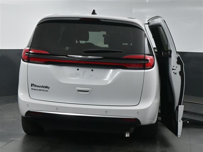 Certified Pre-Owned 2024 Chrysler Pacifica Touring L