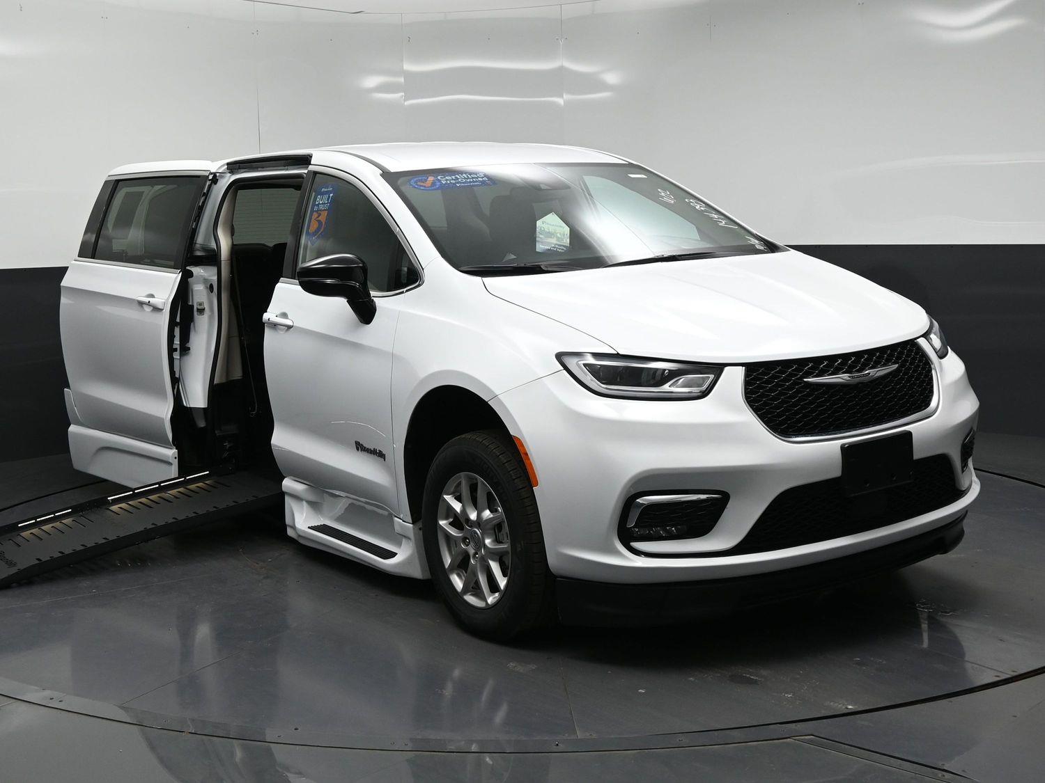 Certified Pre-Owned 2024 Chrysler Pacifica Touring L
