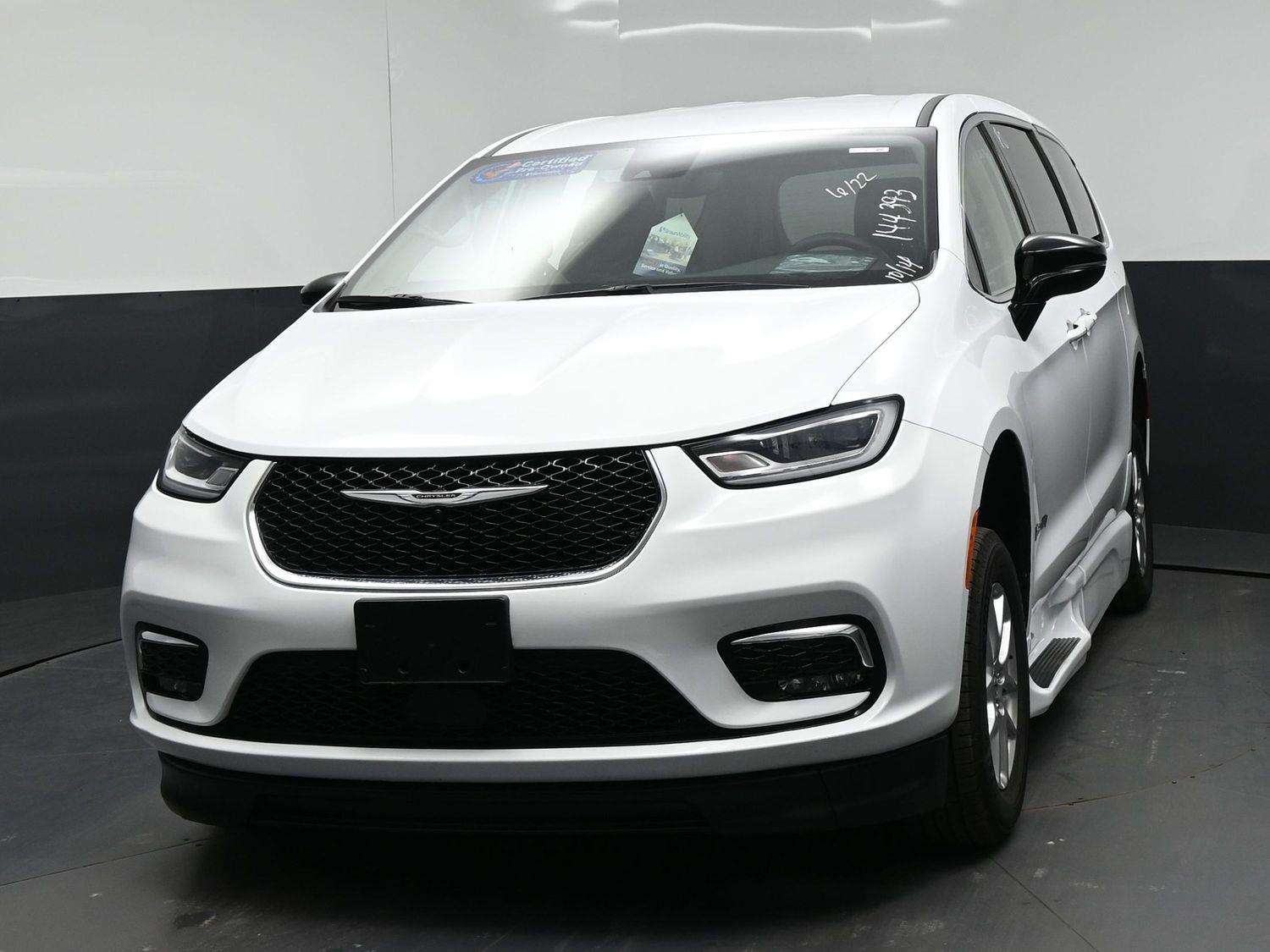 Certified Pre-Owned 2024 Chrysler Pacifica Touring L