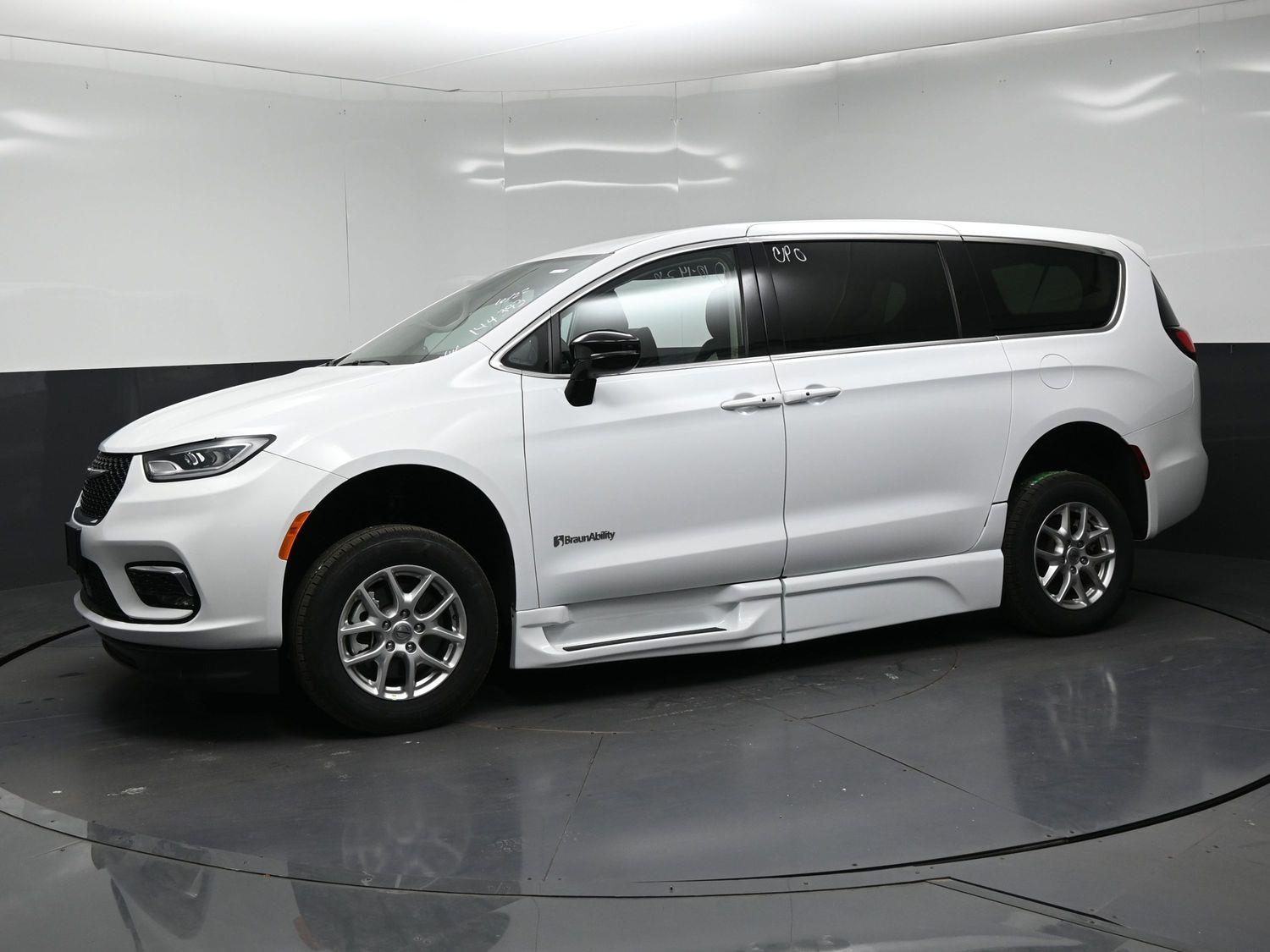 Certified Pre-Owned 2024 Chrysler Pacifica Touring L