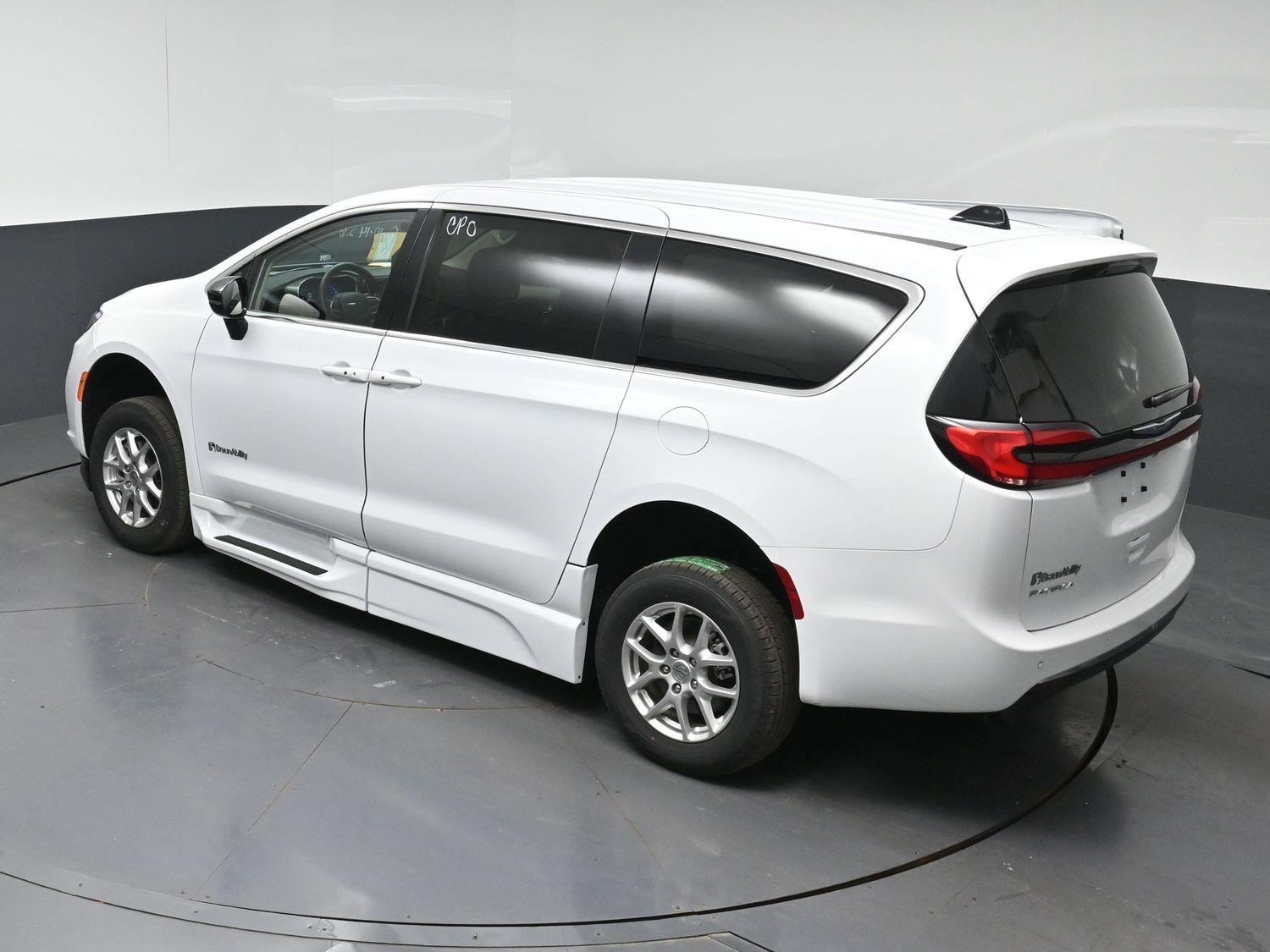 Certified Pre-Owned 2024 Chrysler Pacifica Touring L