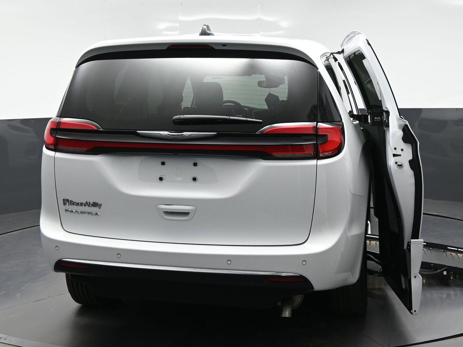 Certified Pre-Owned 2024 Chrysler Pacifica Touring L