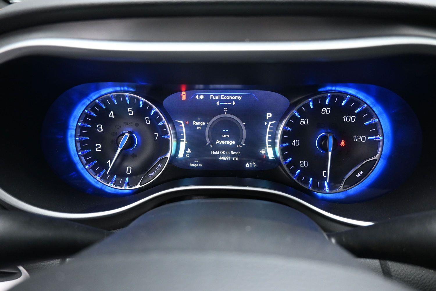 Certified Pre-Owned 2025 Chrysler Pacifica Select