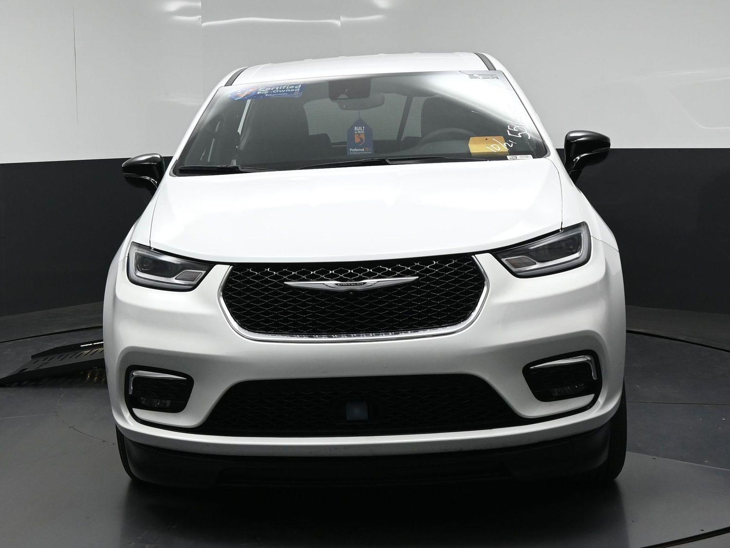 Certified Pre-Owned 2025 Chrysler Pacifica Select