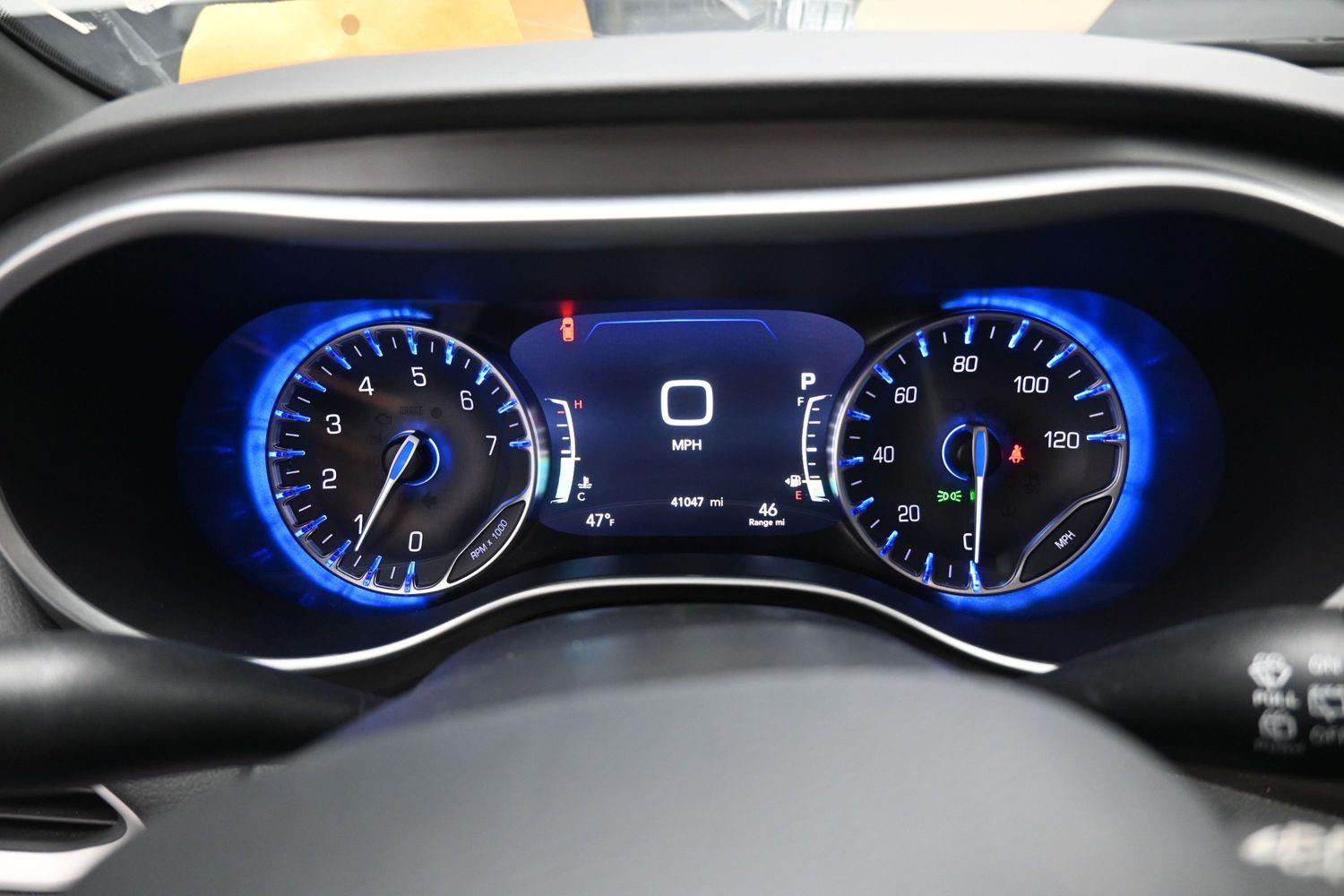 Certified Pre-Owned 2025 Chrysler Pacifica Select