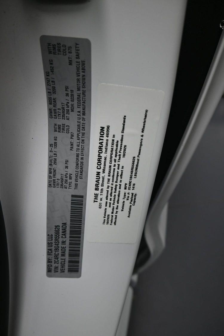 Certified Pre-Owned 2025 Chrysler Pacifica Select