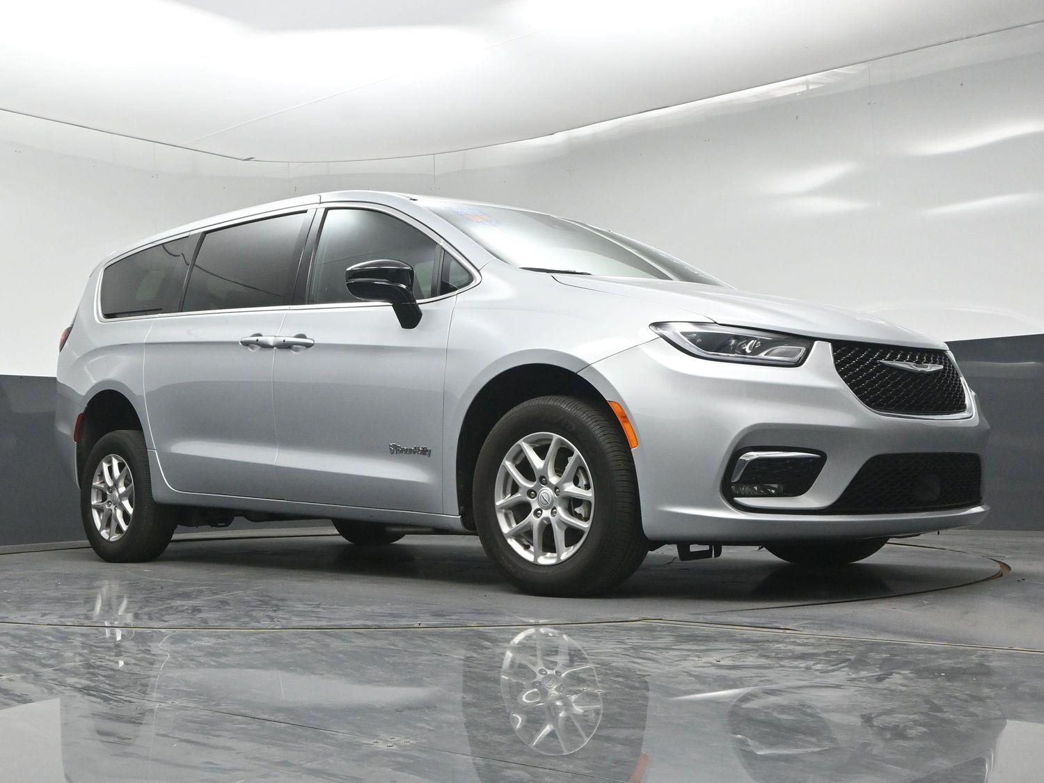 Pre-Owned 2026 Chrysler Pacifica Select - 27l