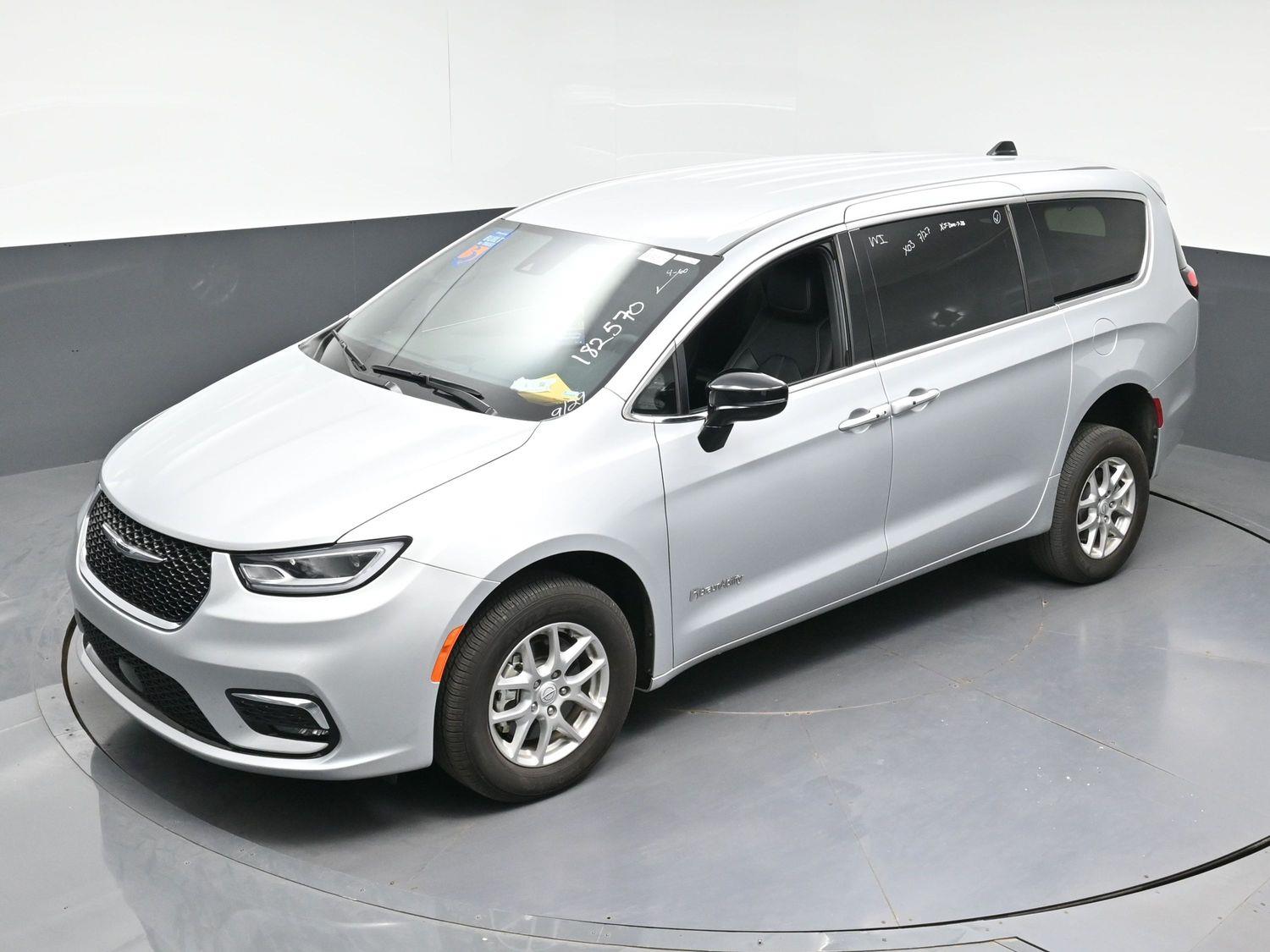 Pre-Owned 2026 Chrysler Pacifica Select - 27l