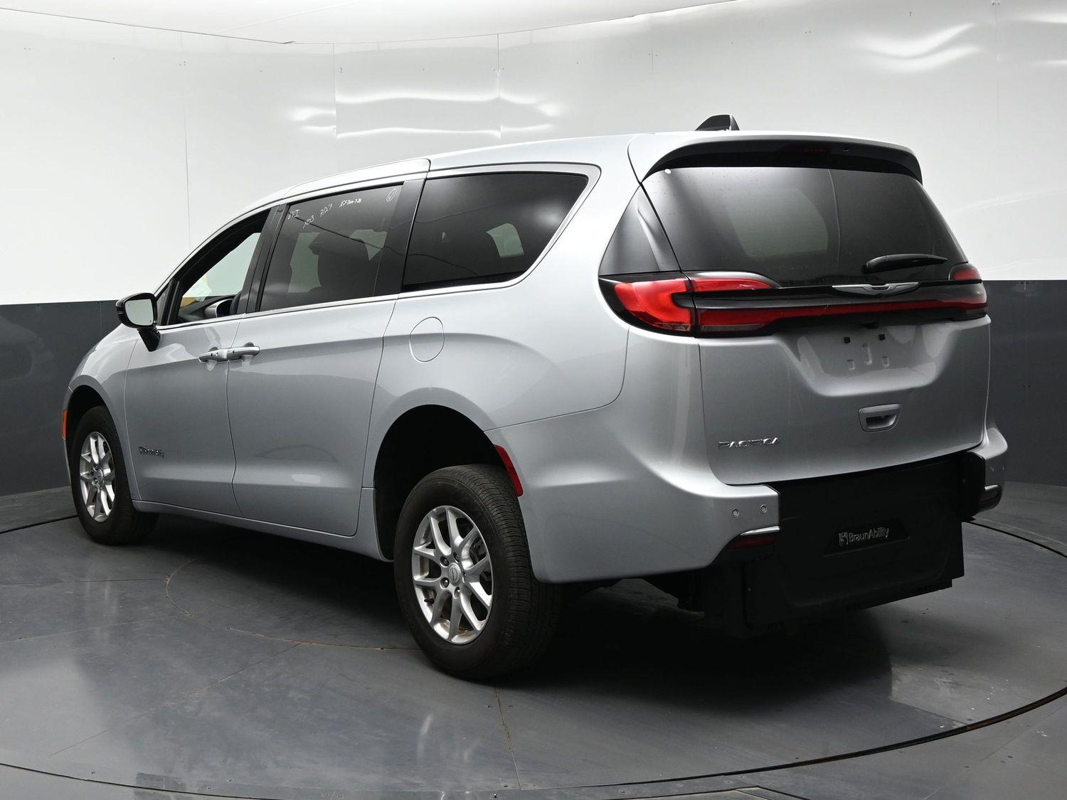 Pre-Owned 2026 Chrysler Pacifica Select - 27l