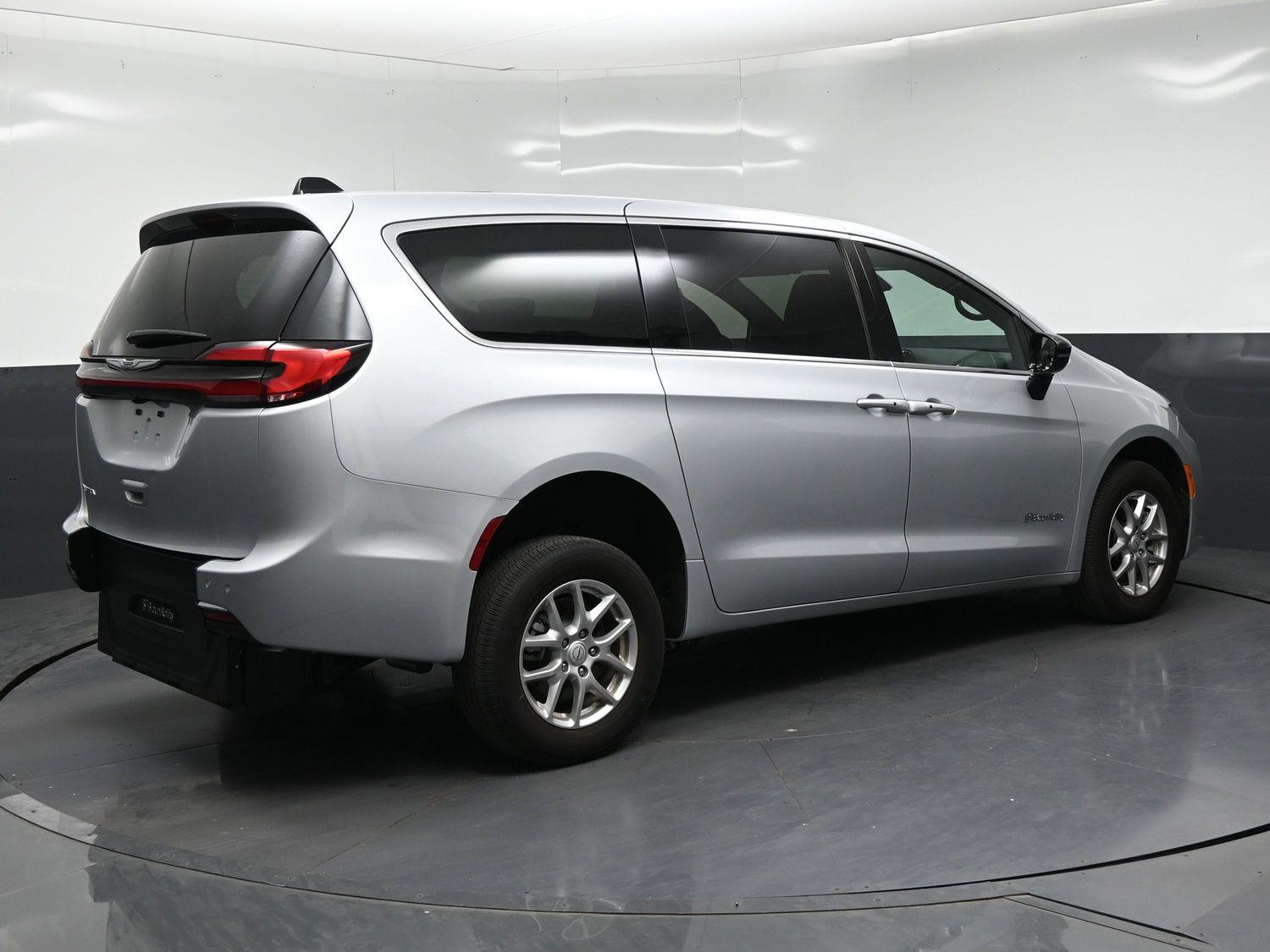 Pre-Owned 2026 Chrysler Pacifica Select - 27l