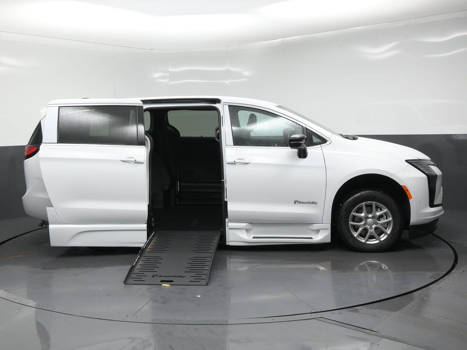 New 2027 Chrysler Pacifica Select