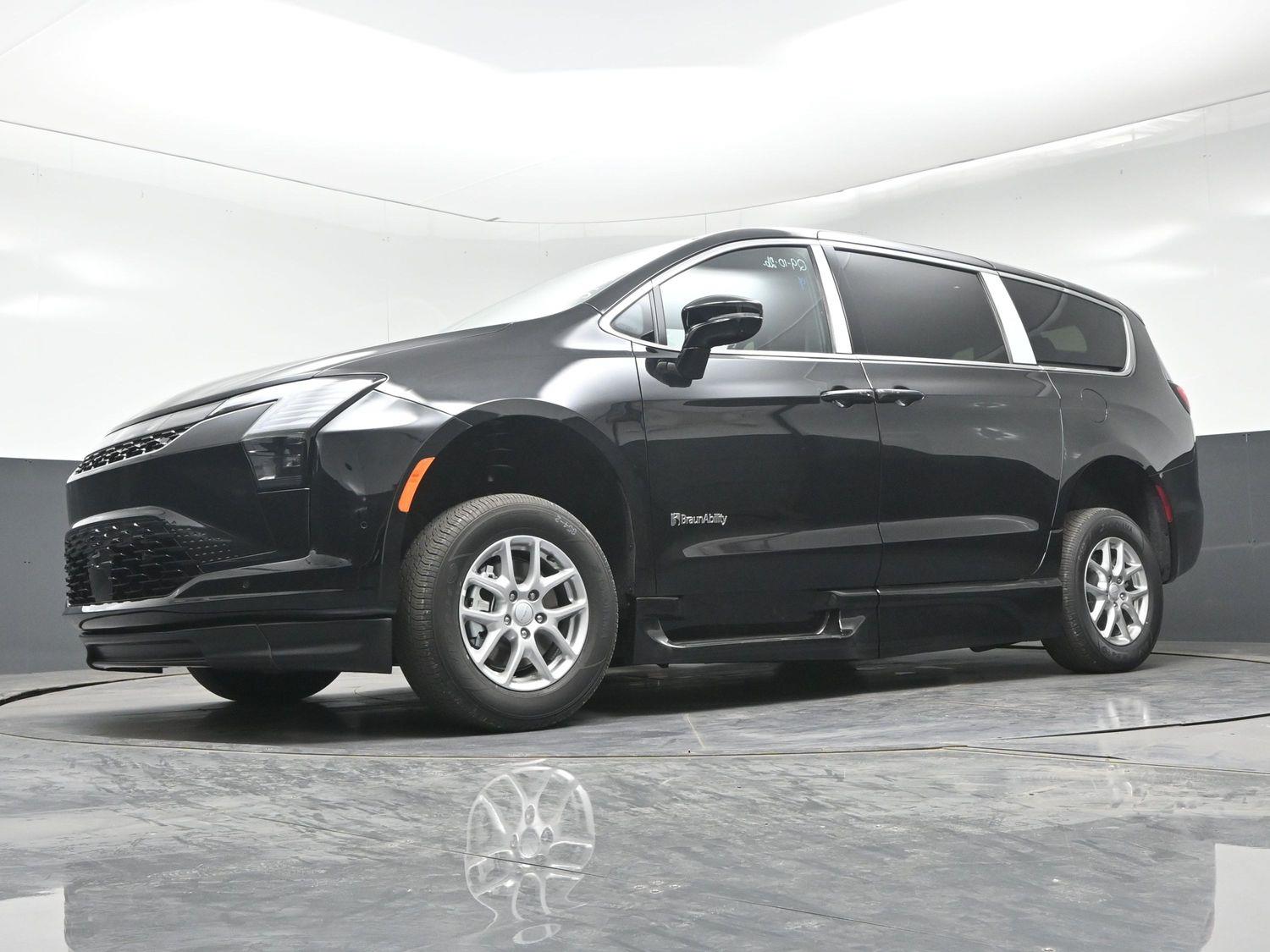 New 2027 Chrysler Pacifica Select