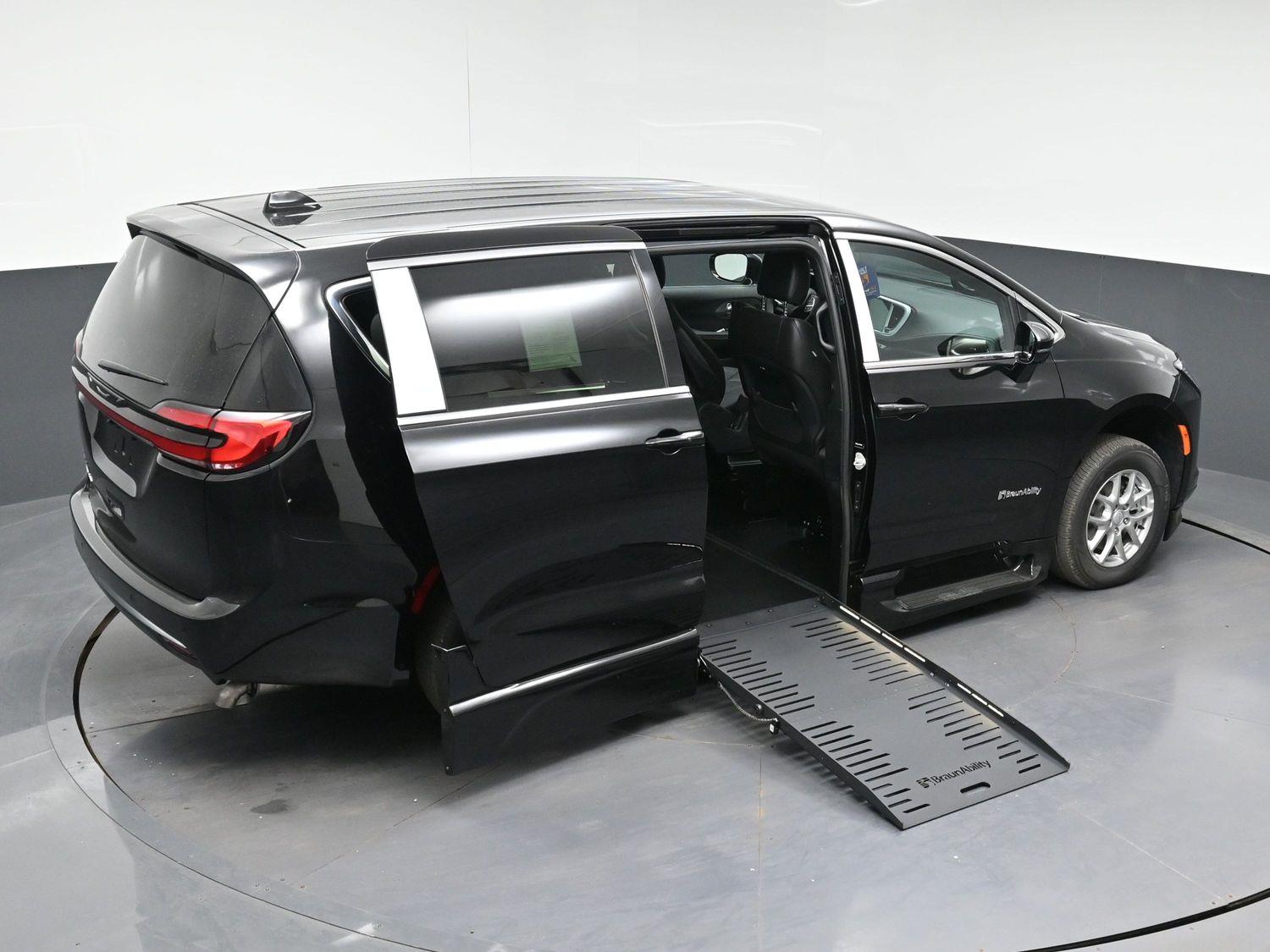 New 2027 Chrysler Pacifica Select