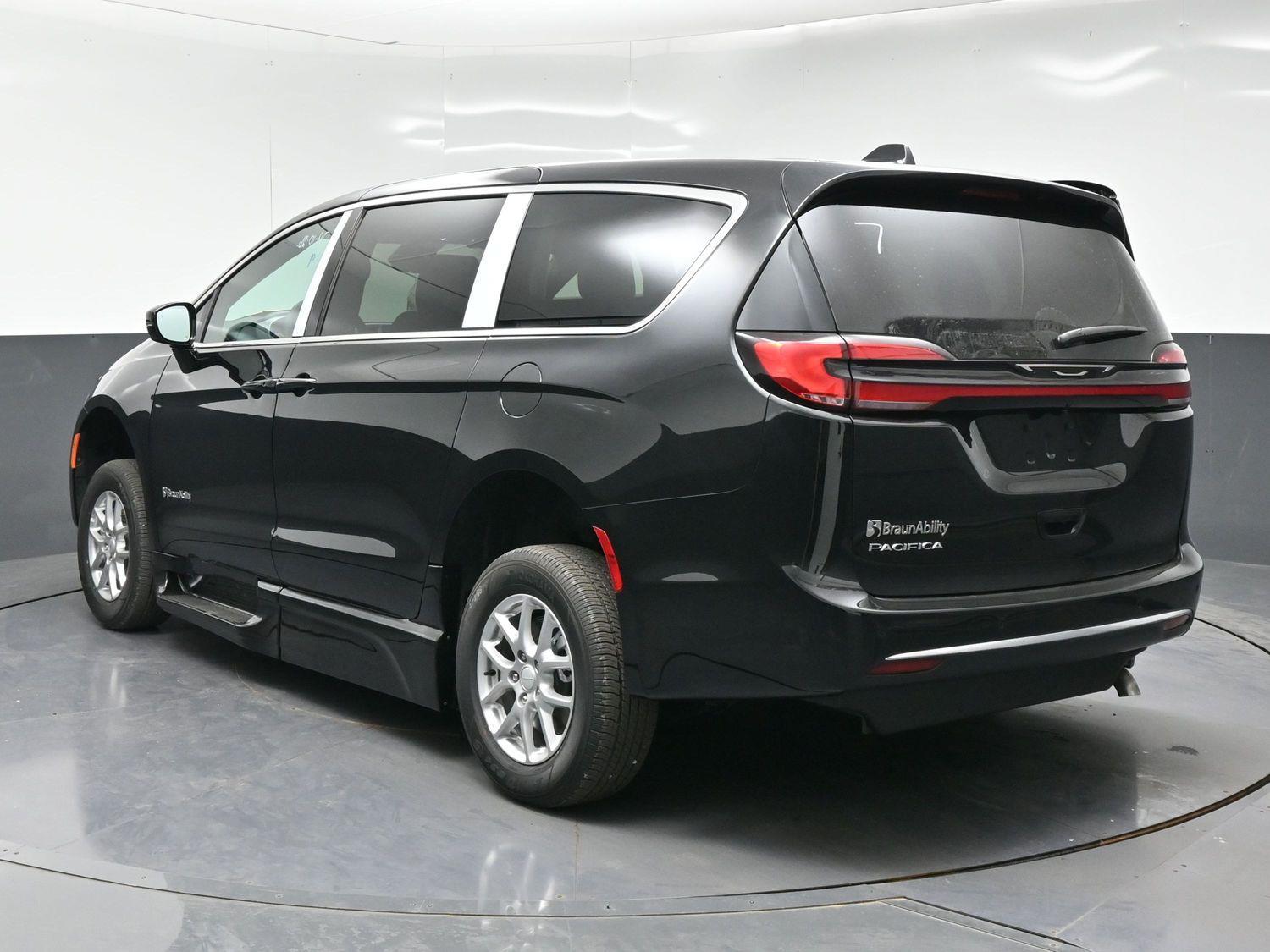 New 2027 Chrysler Pacifica Select