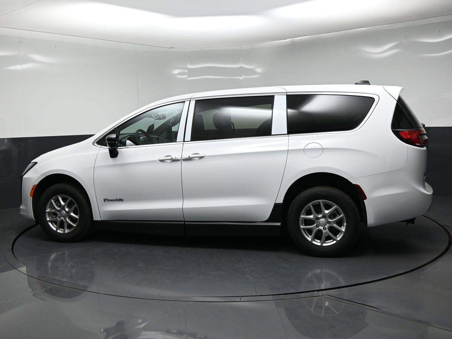 New 2027 Chrysler Pacifica Select