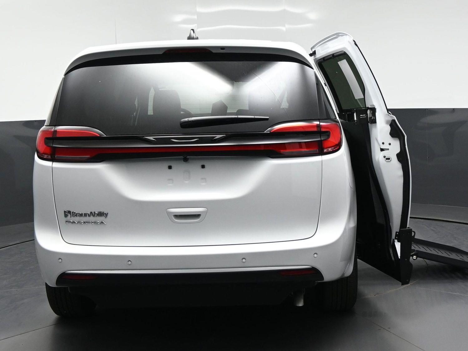 New 2027 Chrysler Pacifica Select