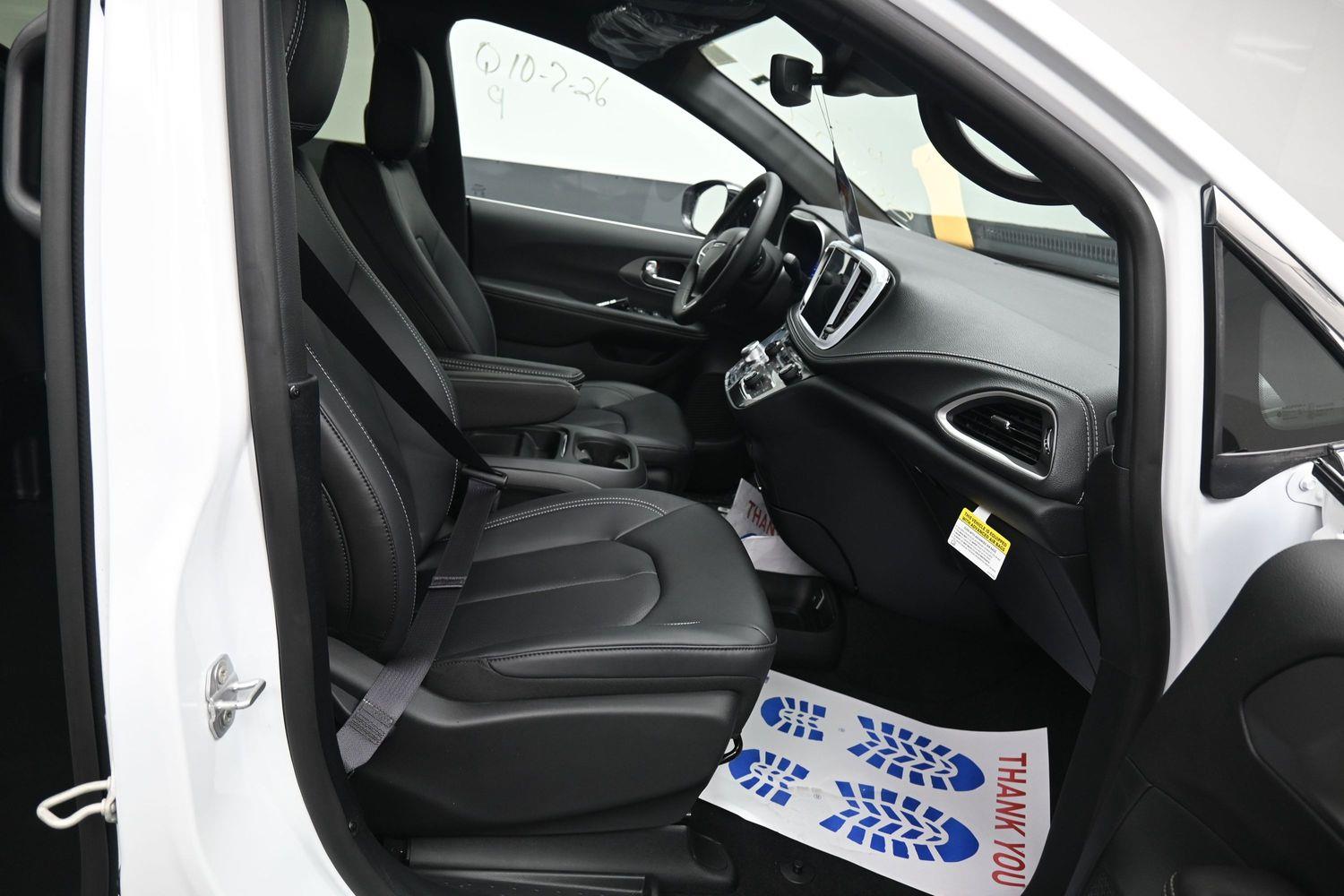 New 2027 Chrysler Pacifica Select