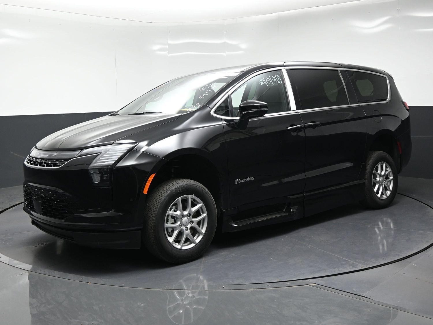 New 2027 Chrysler Pacifica Select