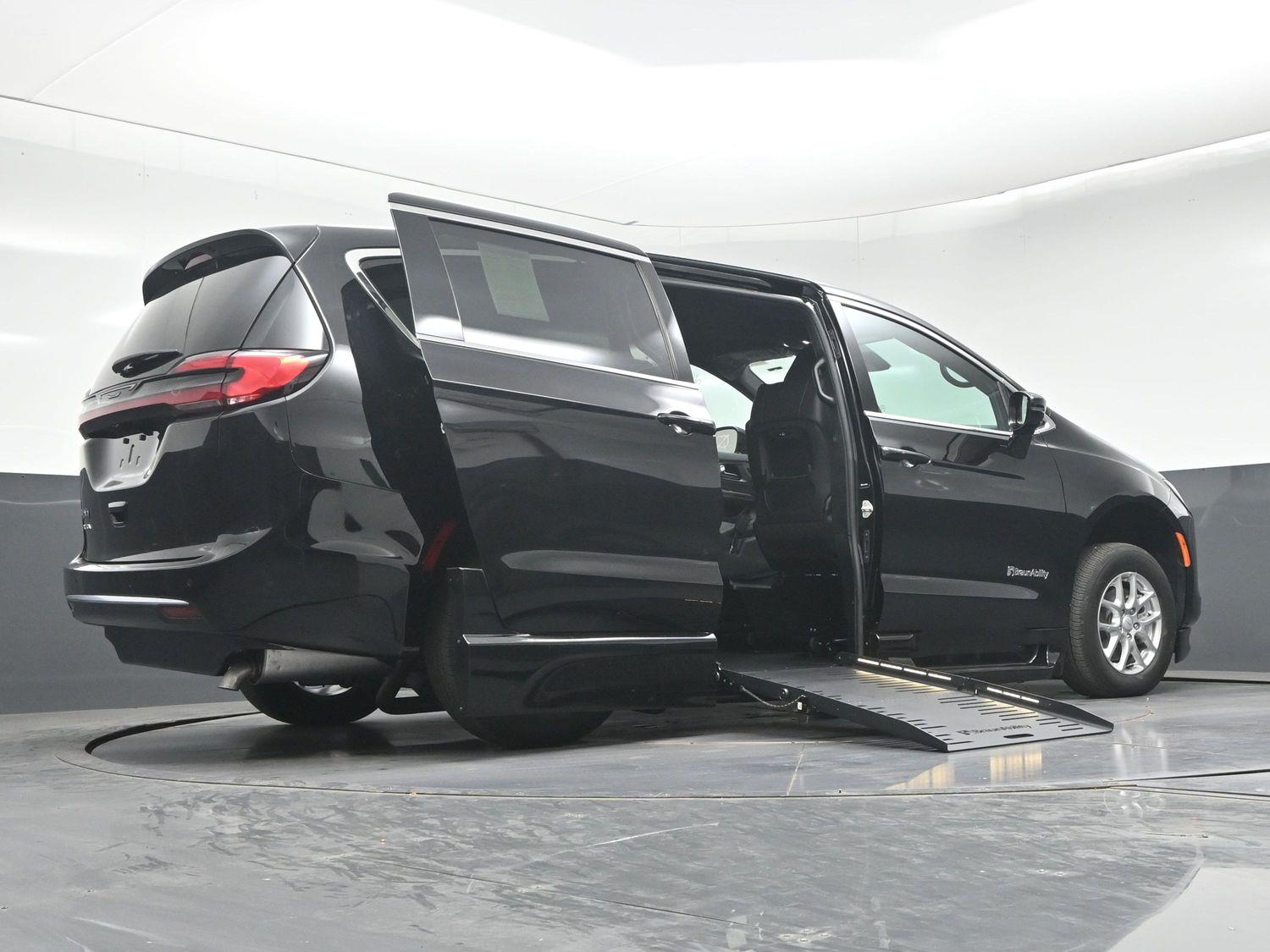 New 2027 Chrysler Pacifica Select