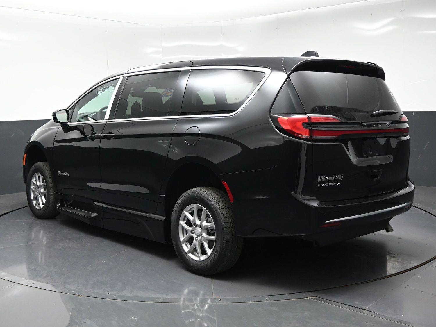 New 2027 Chrysler Pacifica Select