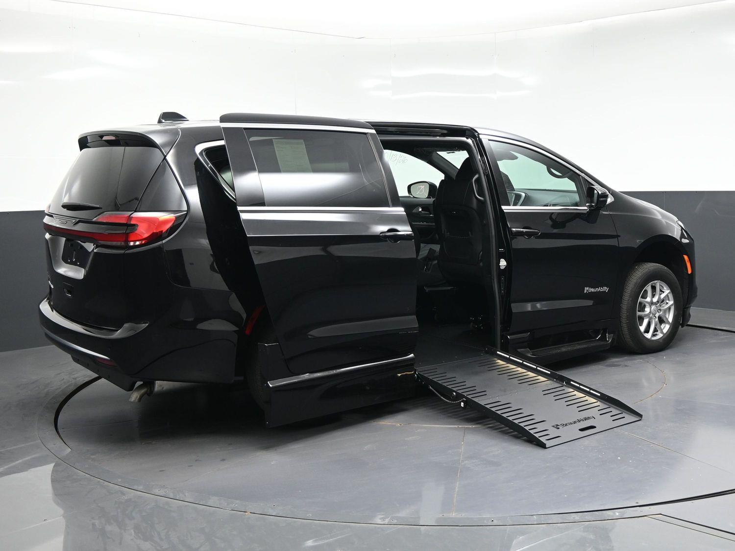 New 2027 Chrysler Pacifica Select