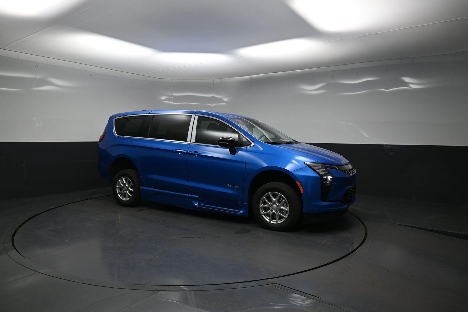 New 2027 Chrysler Pacifica Select