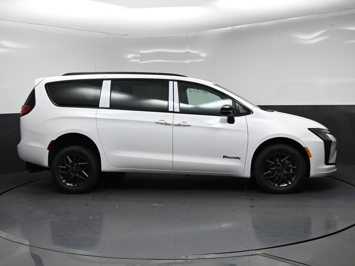 New 2027 Chrysler Pacifica Pacifica