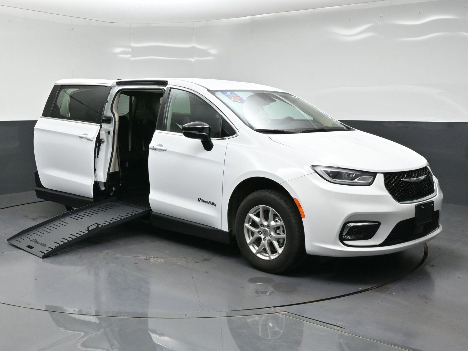 Pre-Owned 2024 Chrysler Pacifica Touring L