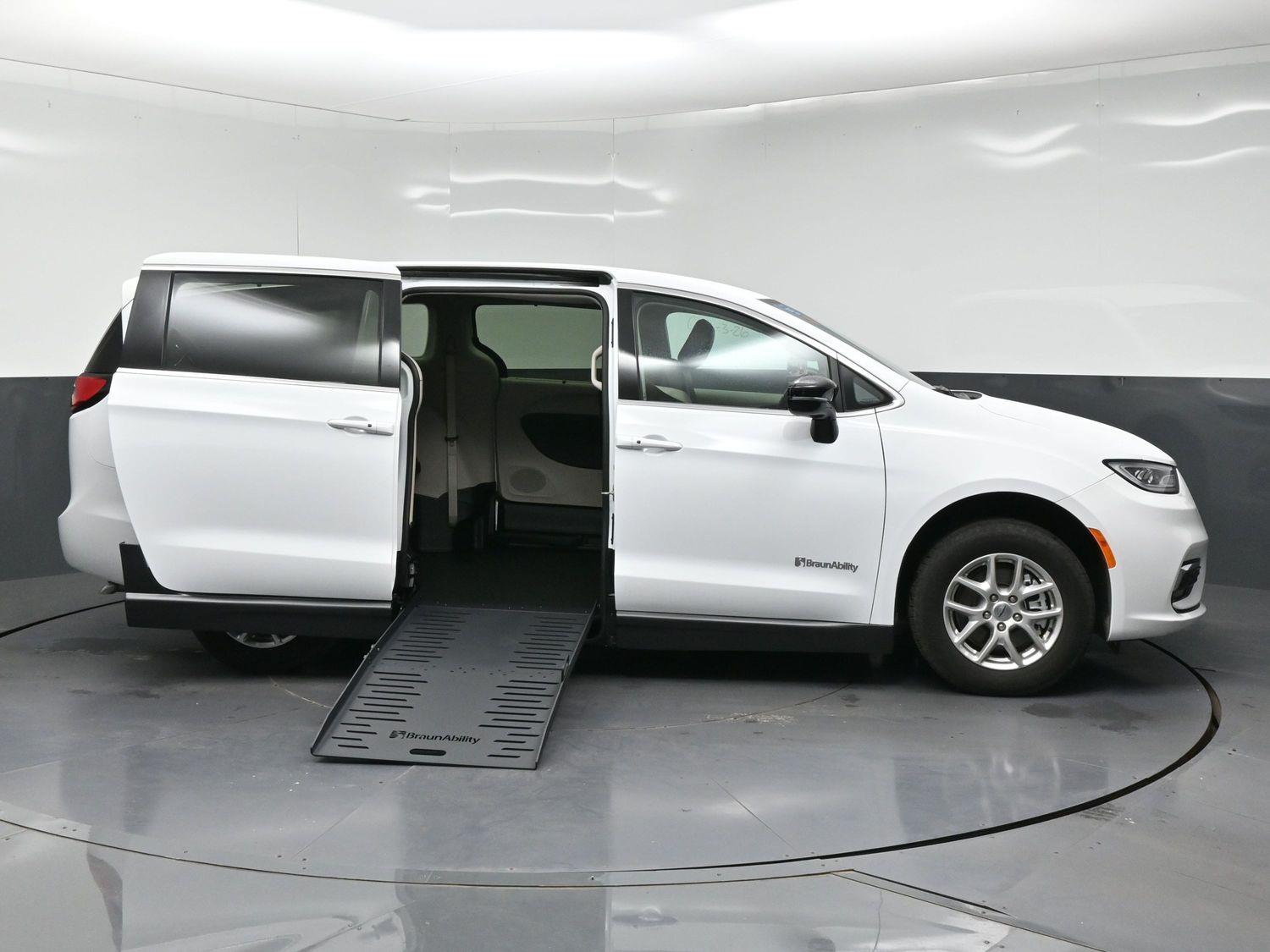Pre-Owned 2024 Chrysler Pacifica Touring L