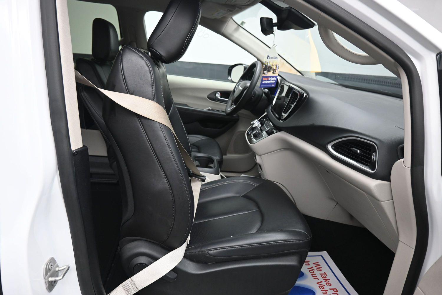 Pre-Owned 2024 Chrysler Pacifica Touring L