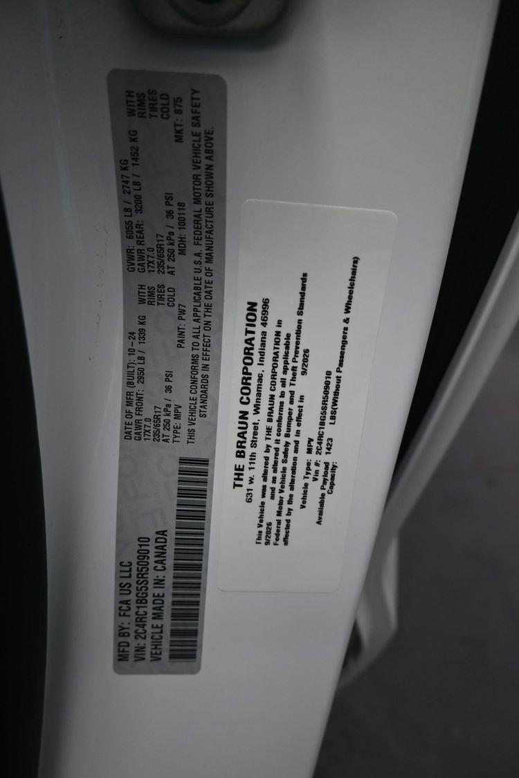 Certified Pre-Owned 2025 Chrysler Pacifica Select
