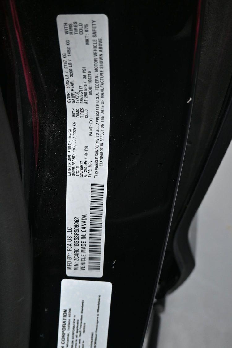 Certified Pre-Owned 2025 Chrysler Pacifica Select