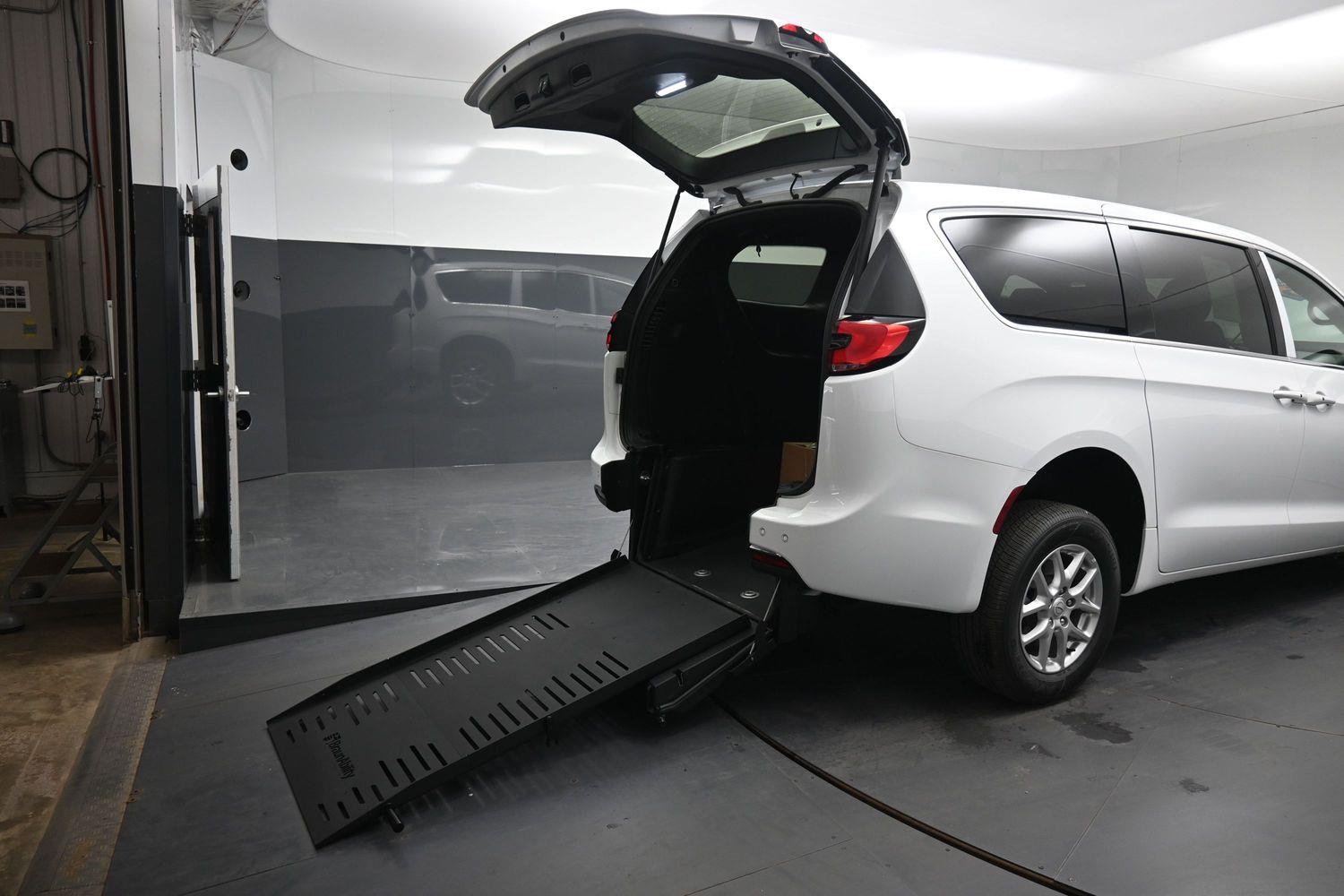 New 2026 Chrysler Pacifica Select