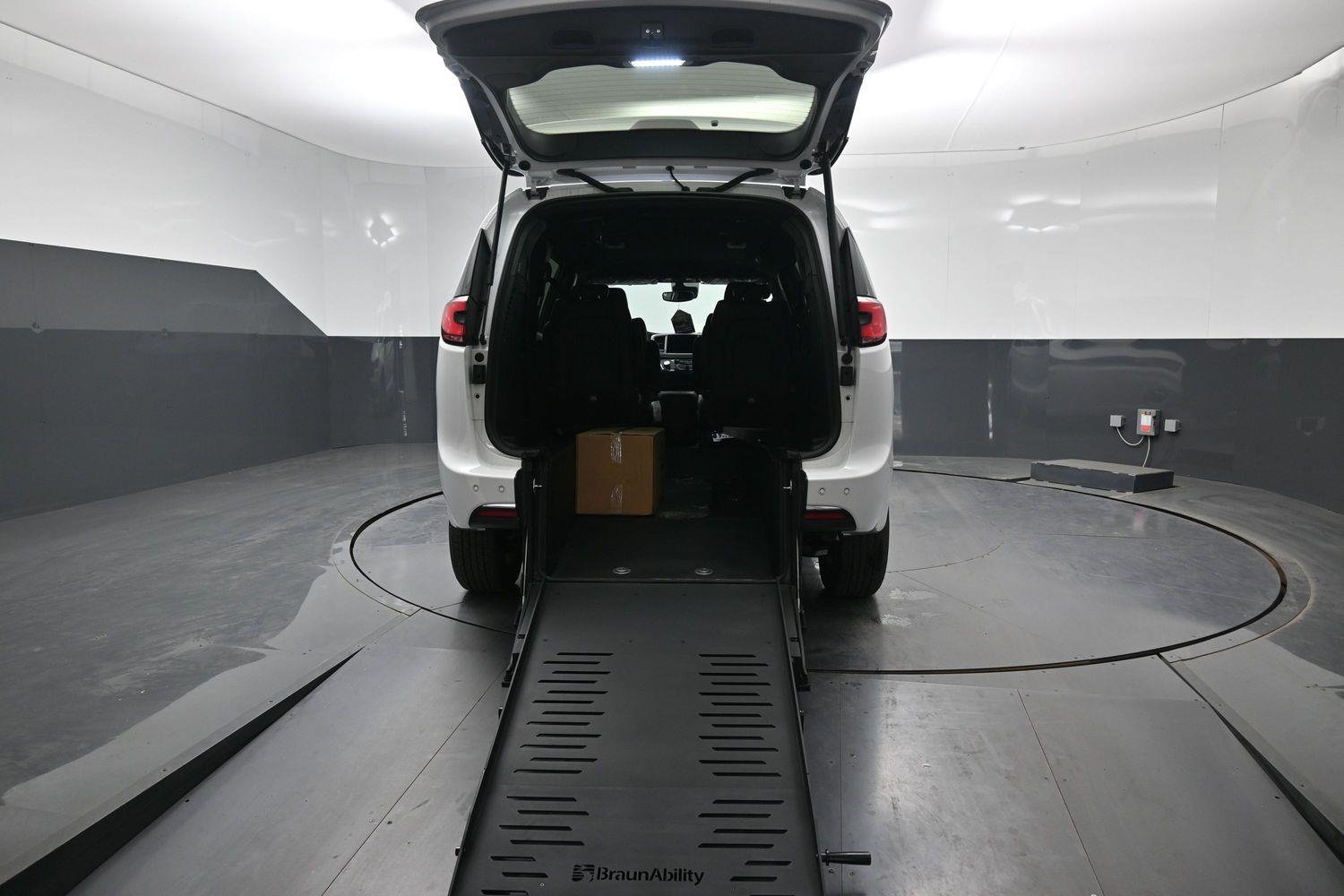 New 2026 Chrysler Pacifica Select