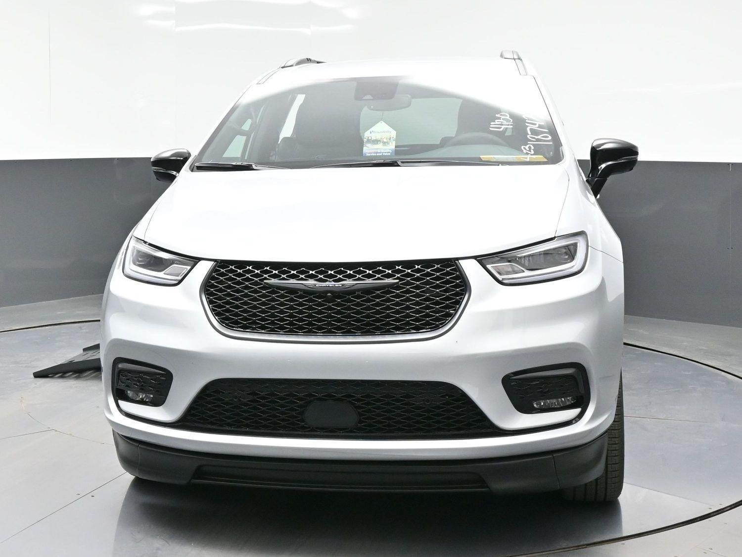 New 2026 Chrysler Pacifica Select