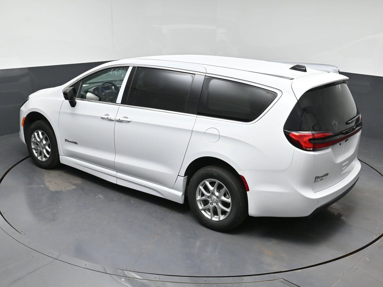 New 2027 Chrysler Pacifica Pacifica